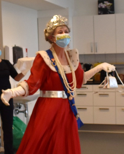 Inger og John Palmquist får besøg af Pedershaves dronning Inger og John Palmquist får besøg af Pedershaves dronning